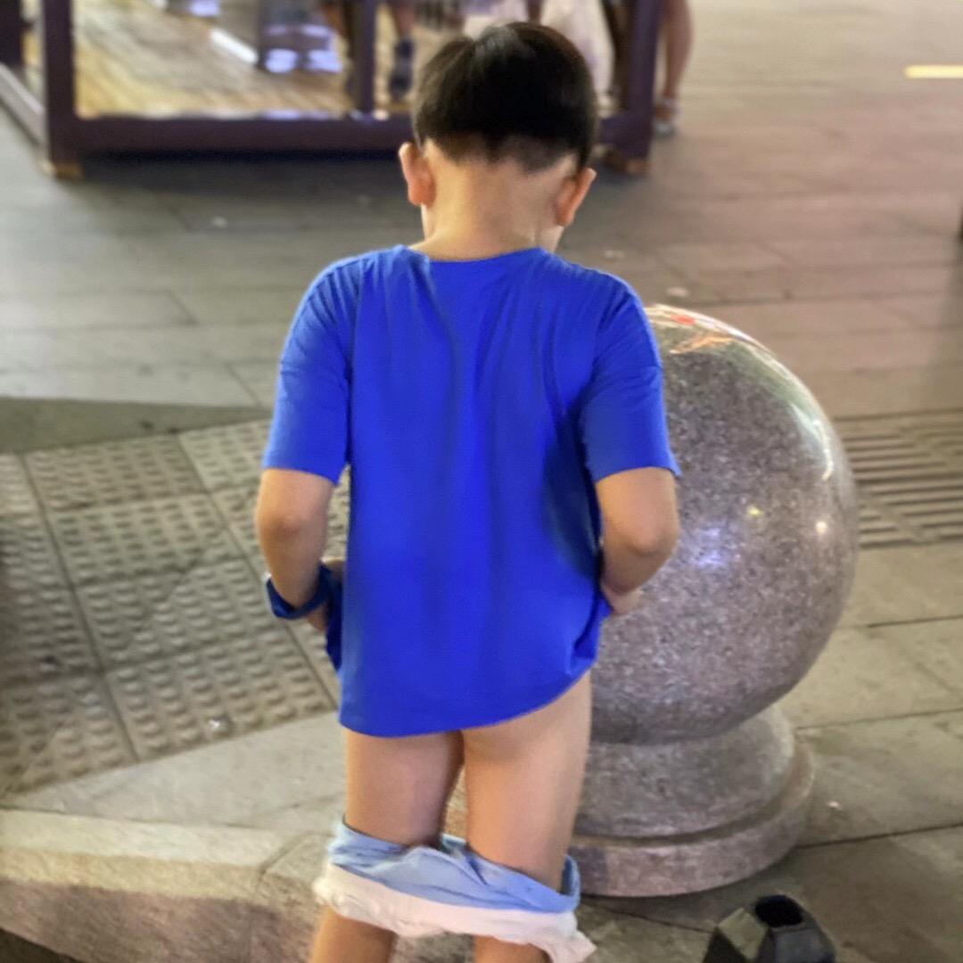 中年抠脚大叔
