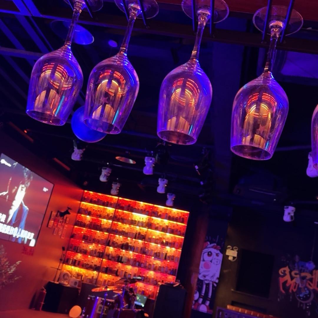 张家港市杨舍镇小顽童清吧。