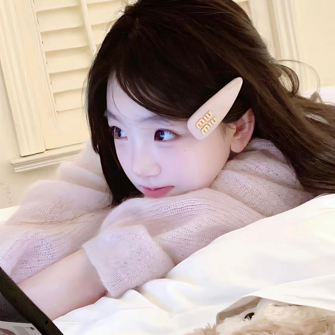 软软.