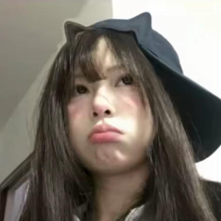 皮燕镶钻闪腚少妇