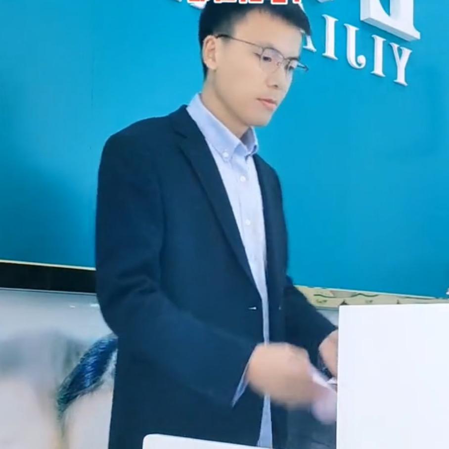 十里眼镜哥