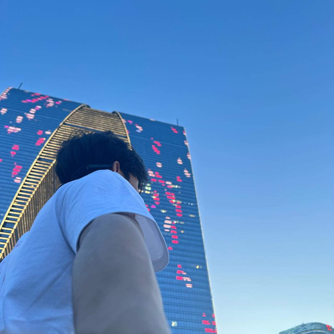 小黄（TikTok 中视频）