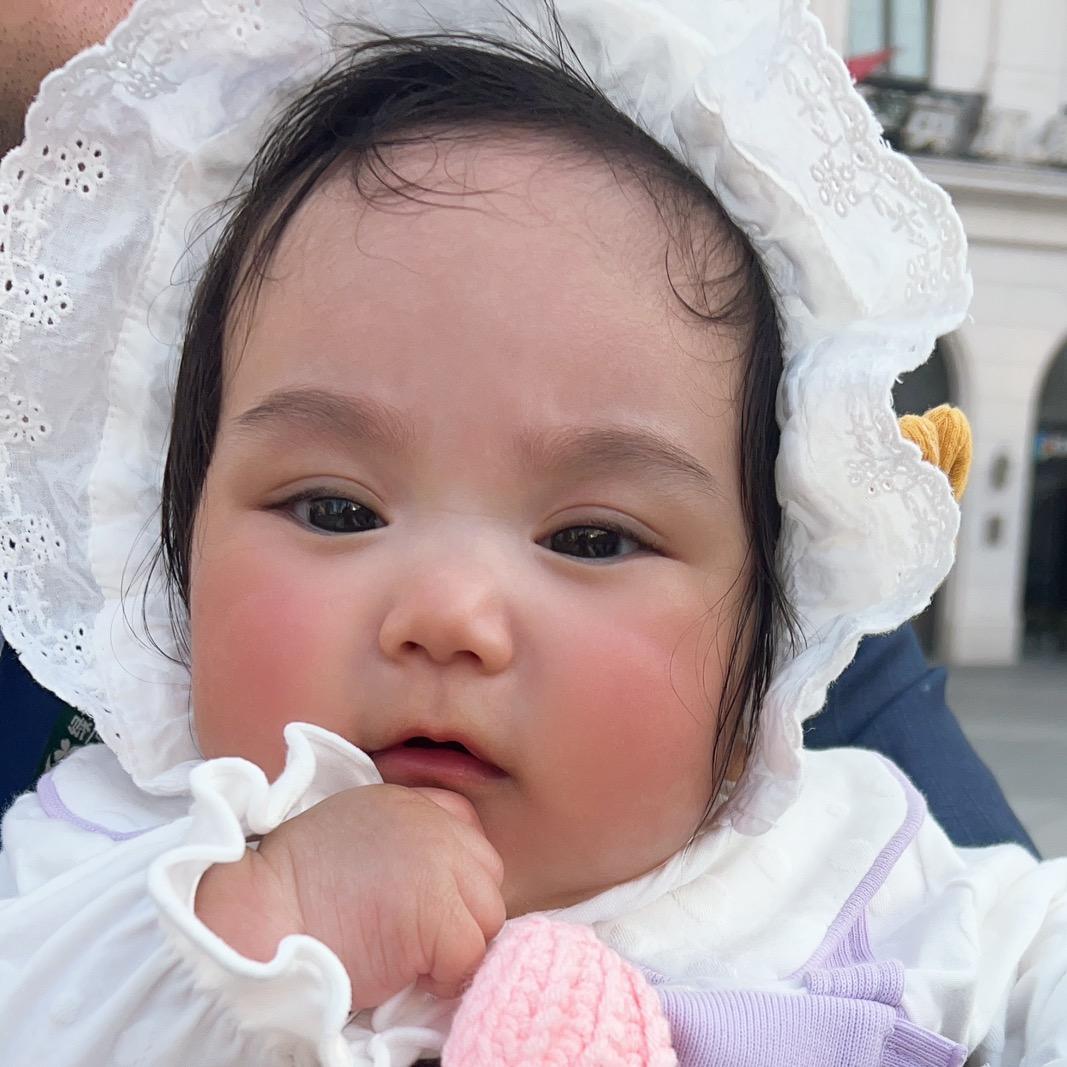 👧🏻