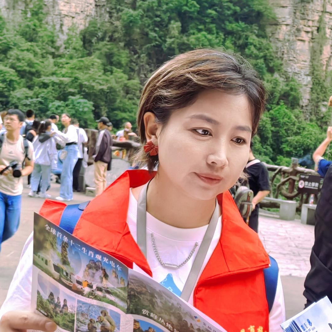 张家界导游王铁锤