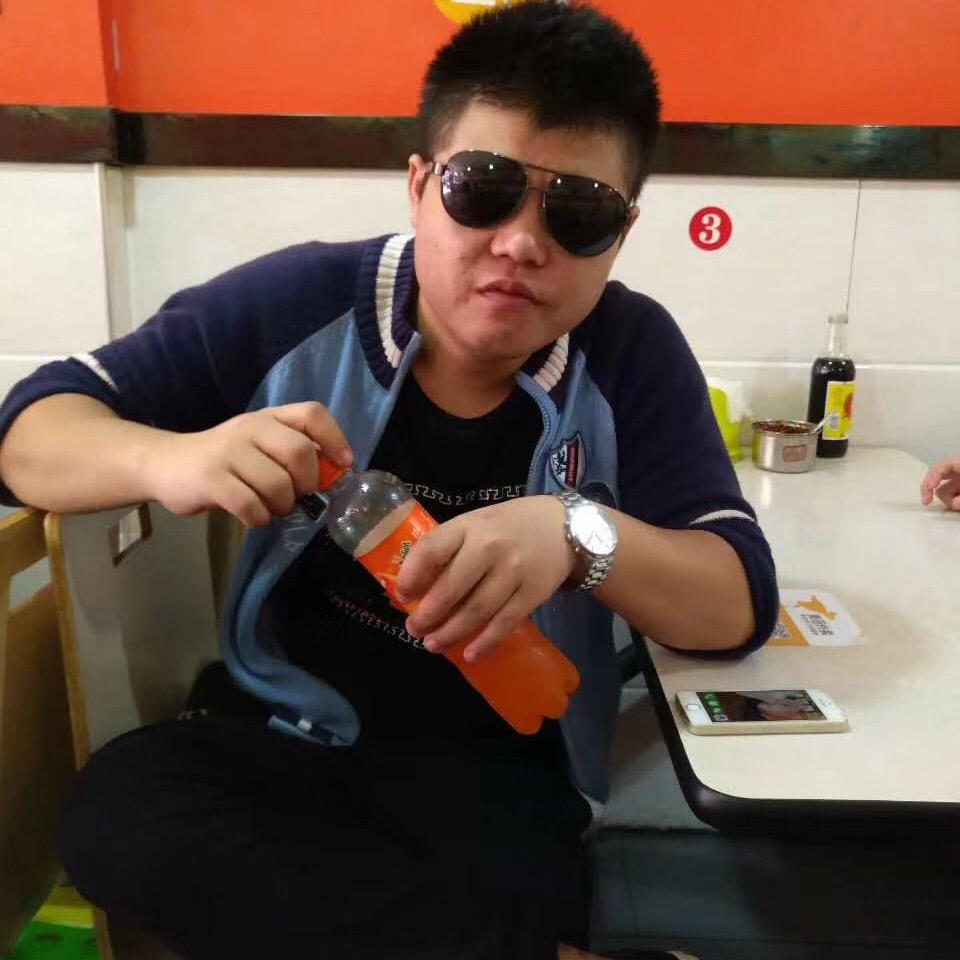 钟爱热美式的周胖子（努力减肥）