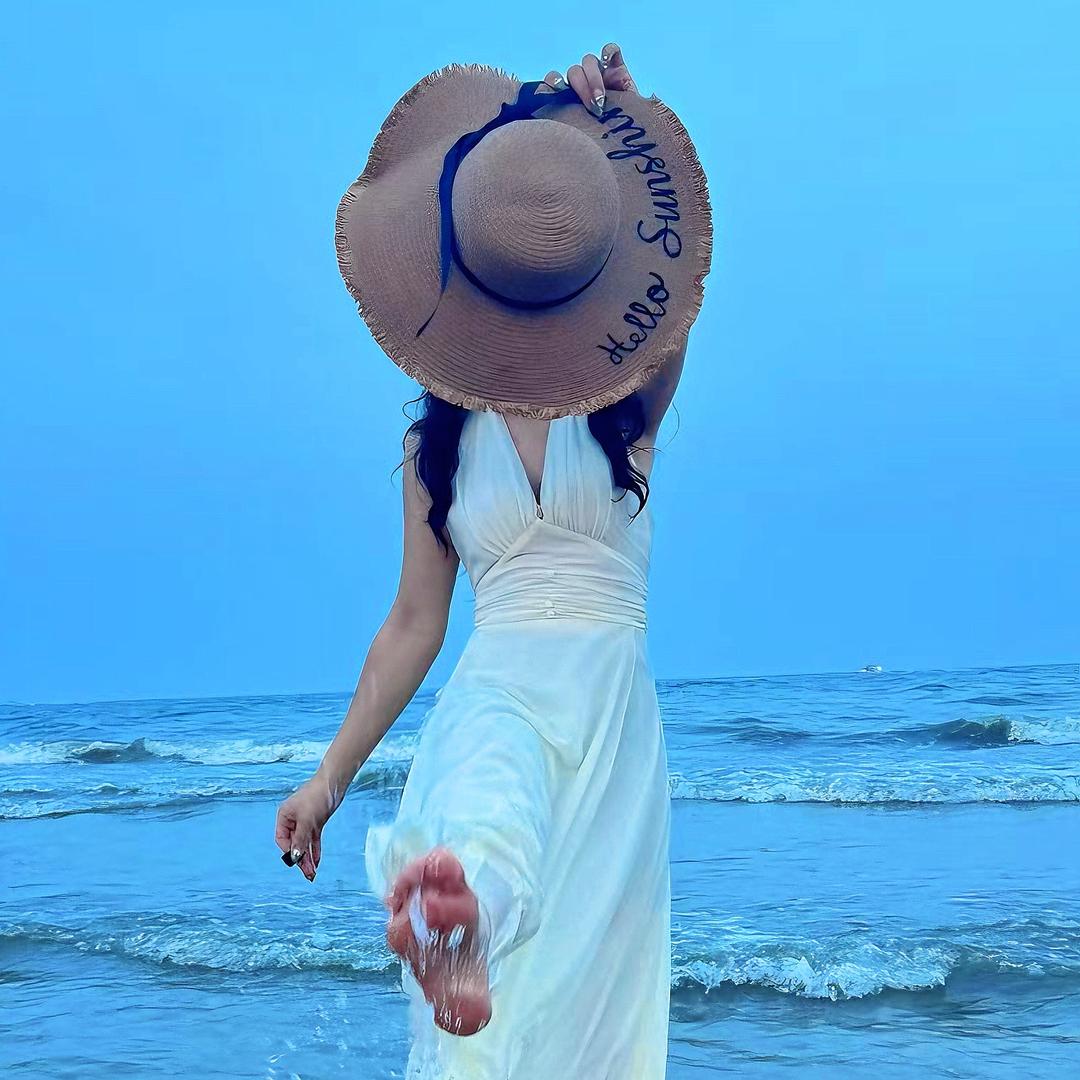 雷蕾小姐姐.