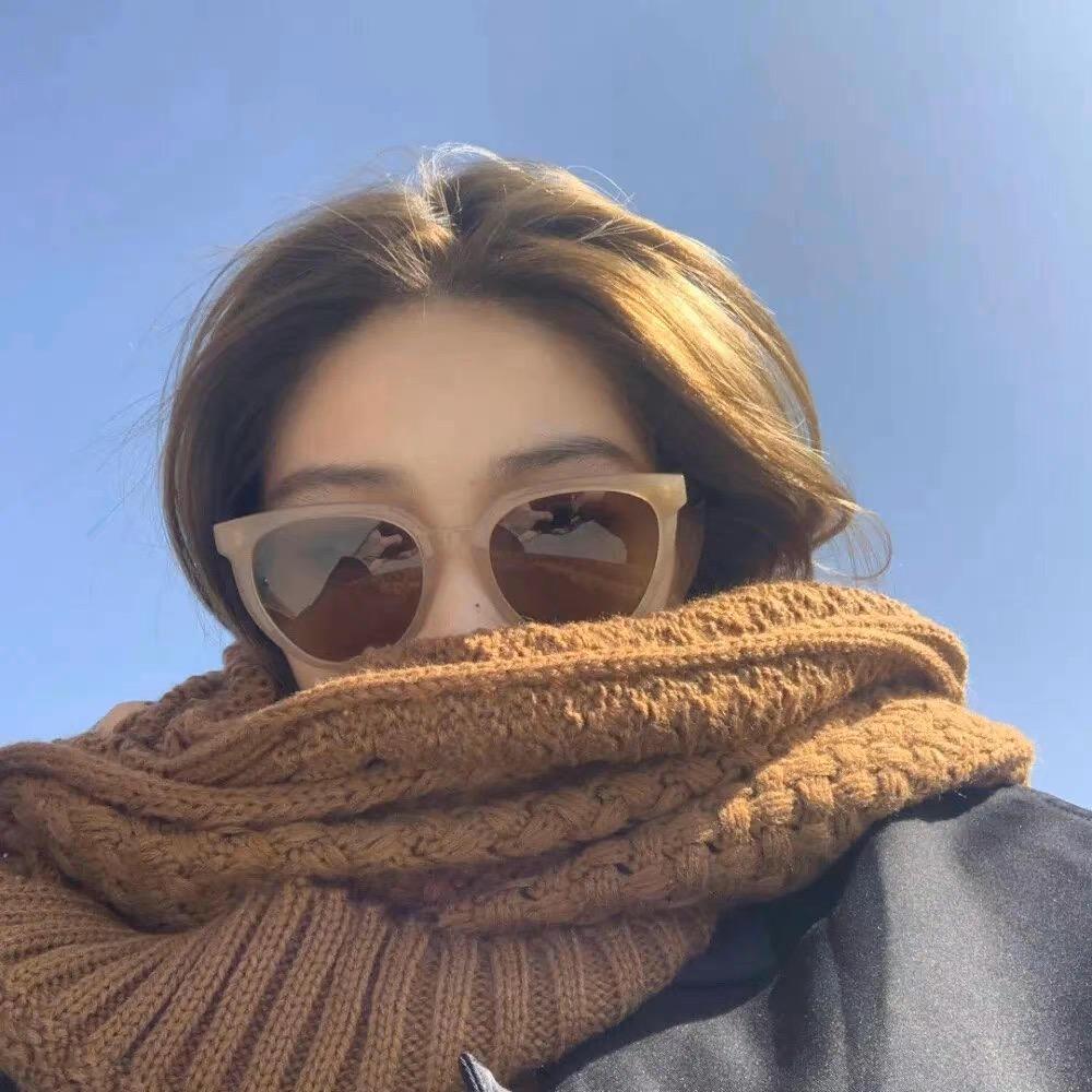 9°