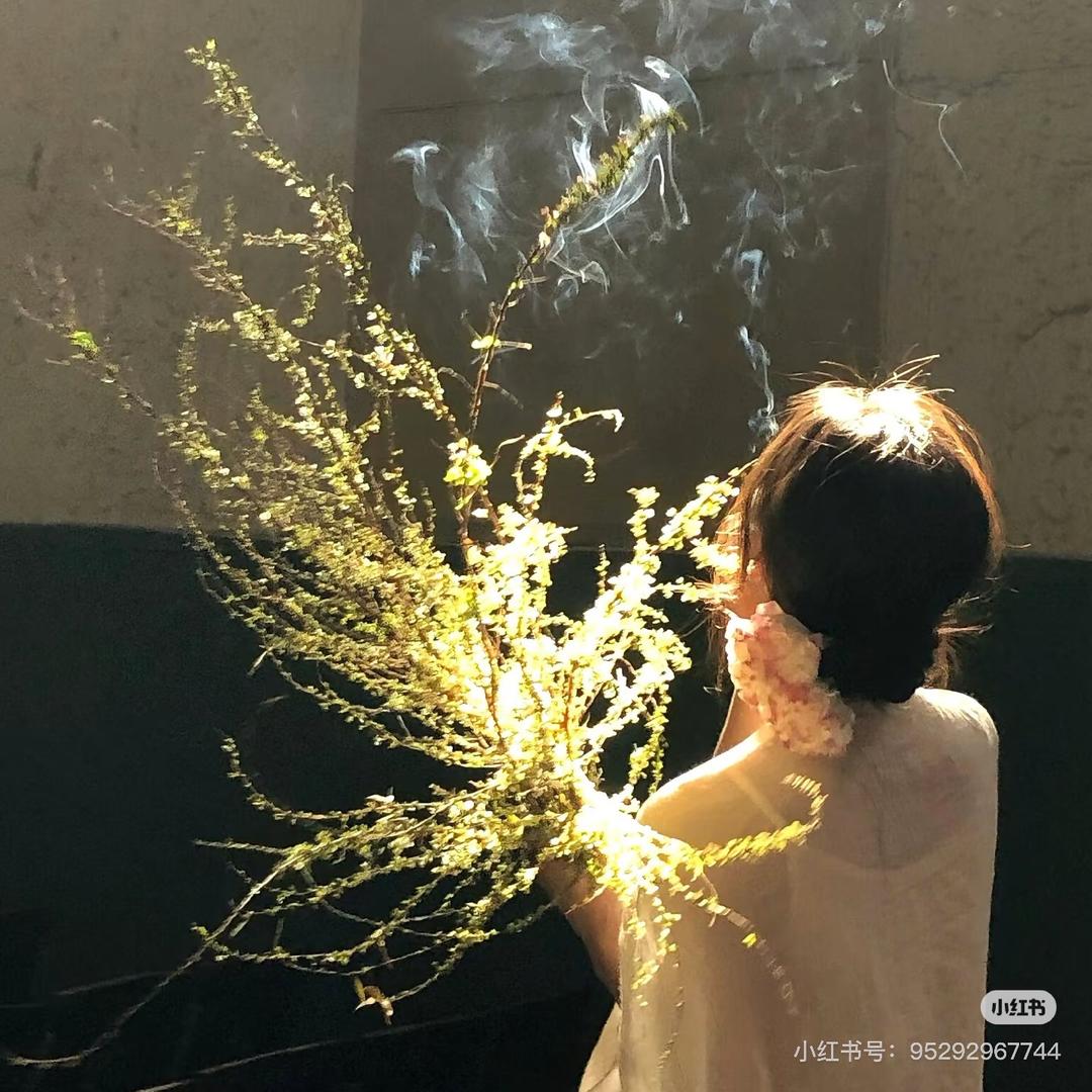 洗头发的秃子