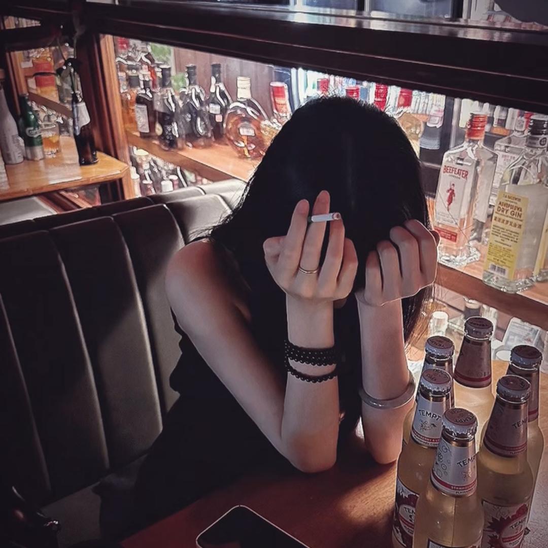 成都蜂王酒吧ktv