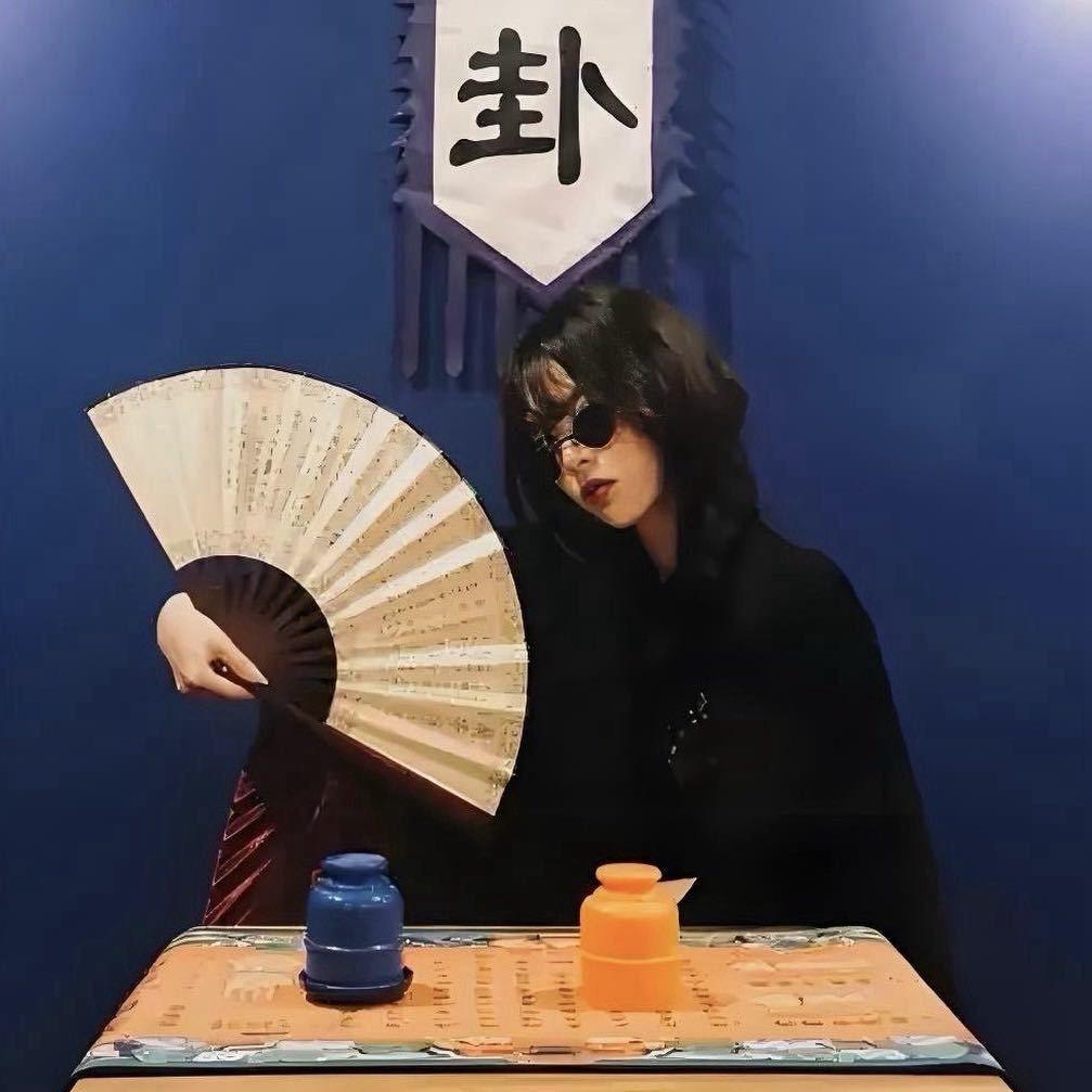 塔罗师—花妞