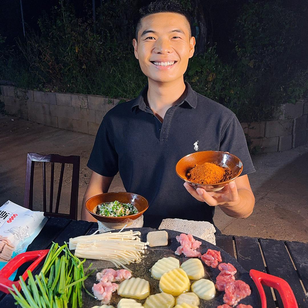 三哥吃烙锅