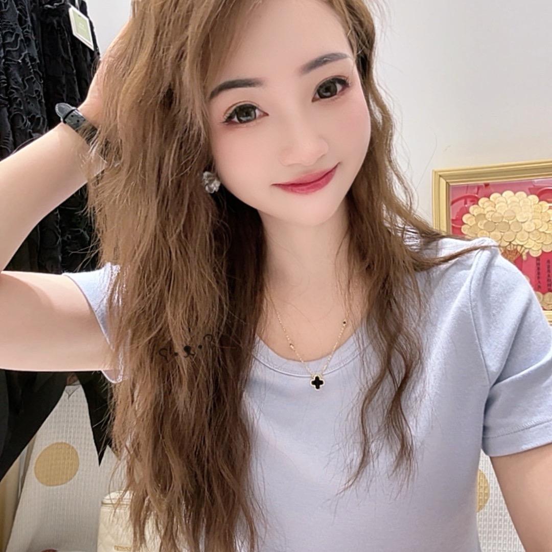 卖女装的余余