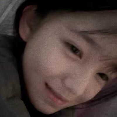 你脸红了