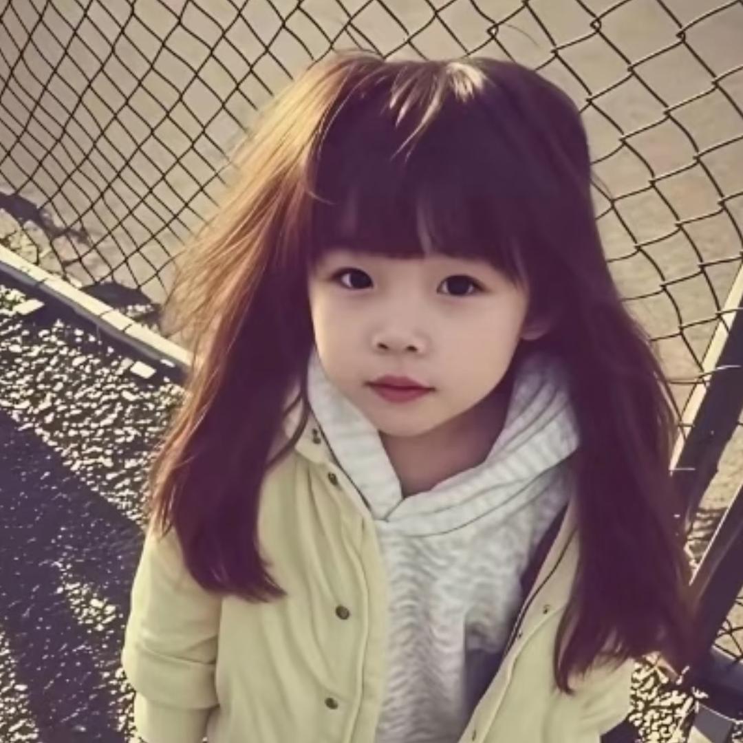 在翻斗花园后空翻的小美