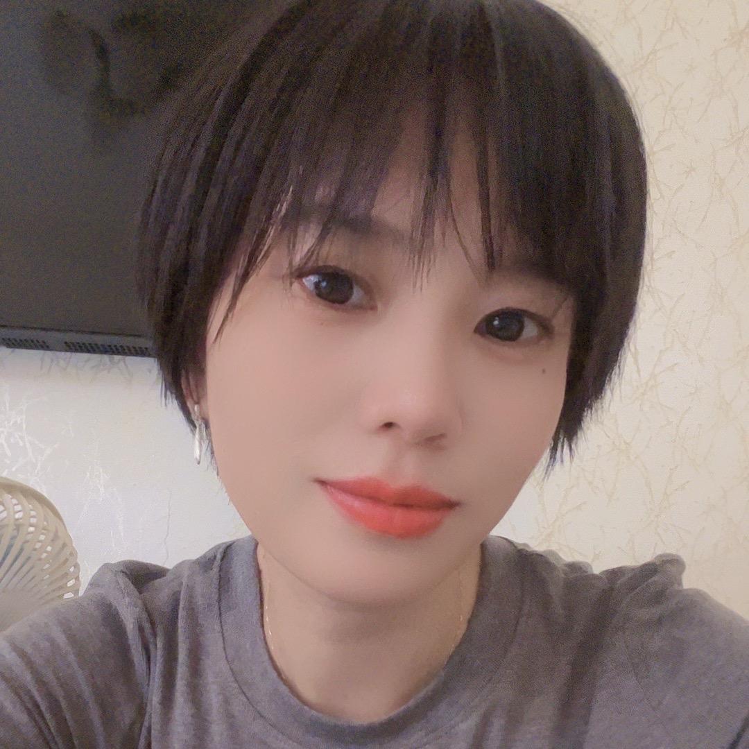 邝红英