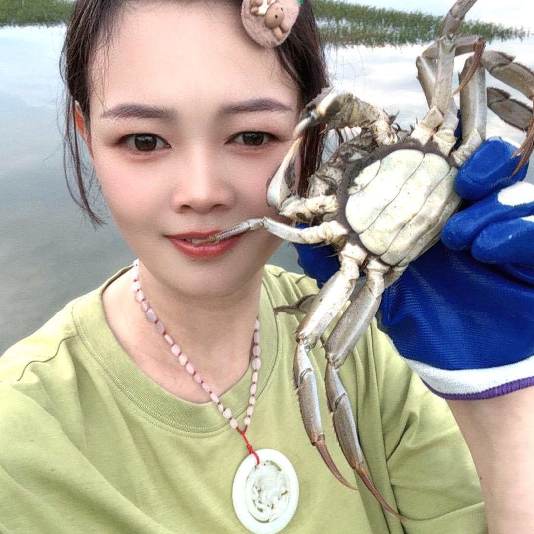 固城湖养螃蟹的，董小丽