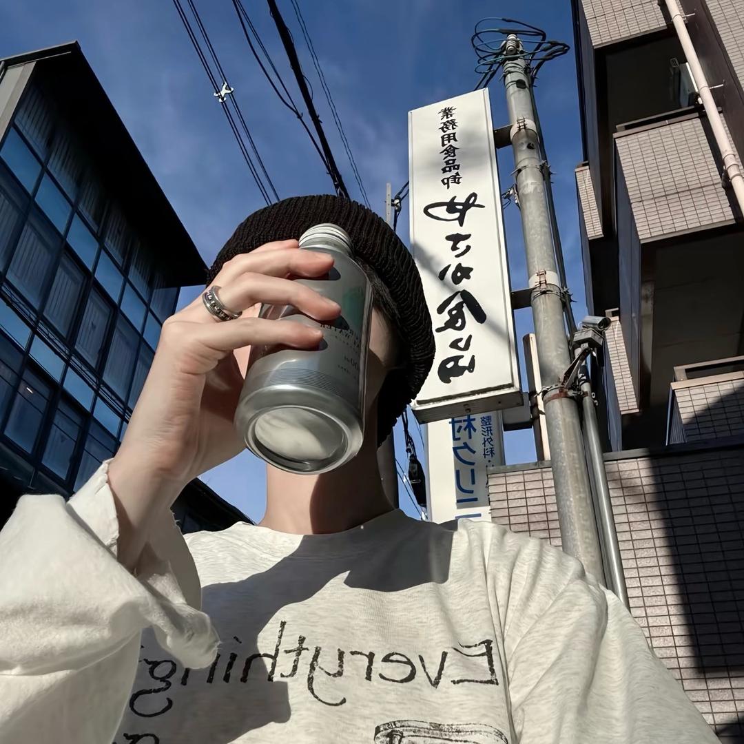 费费.