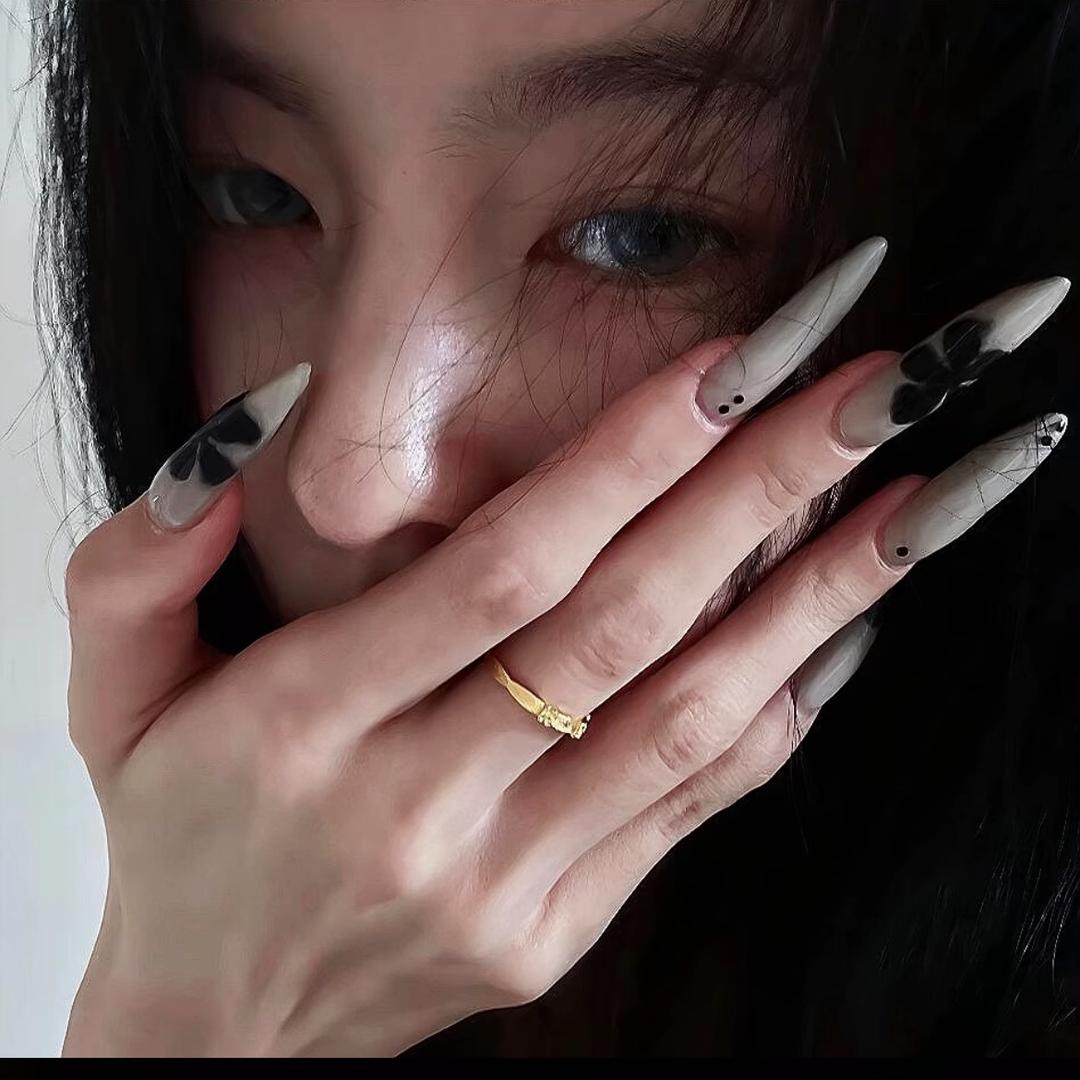 易安.