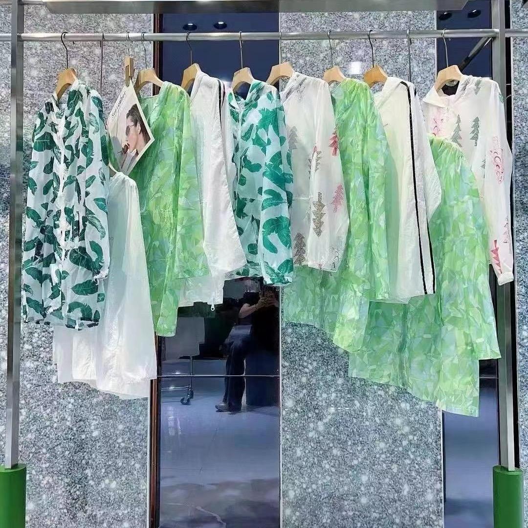 C位服饰呢