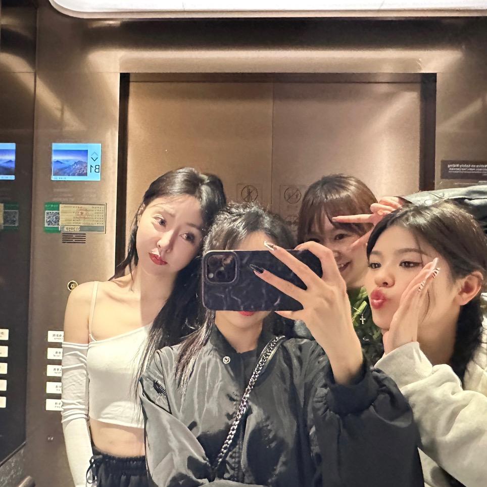 显眼包姐妹👭