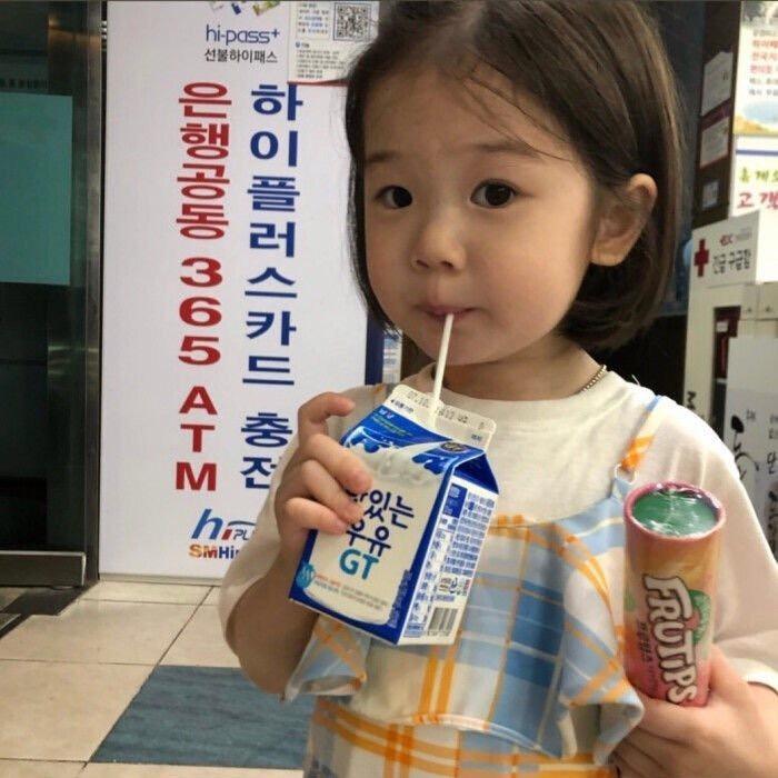 你的头发乱了喔