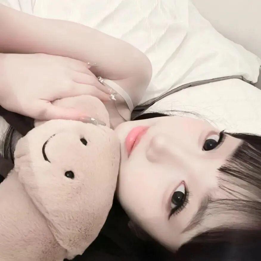 眼睛如洗脚水清澈