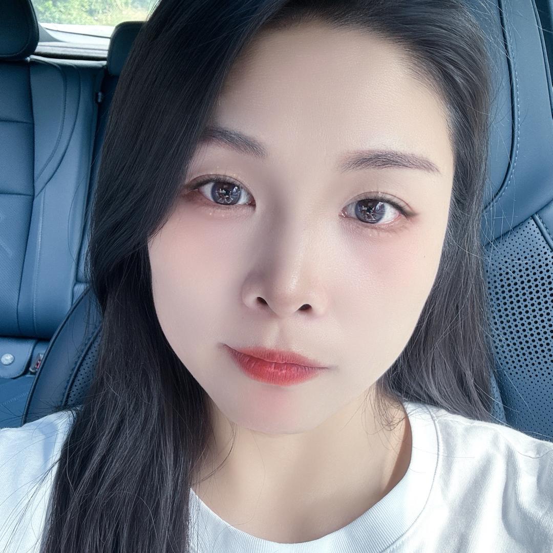 安安.