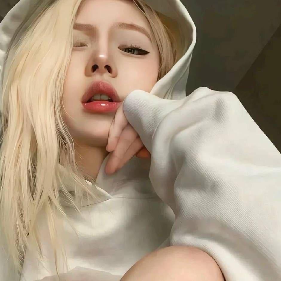 宇宙无敌超级何大美女