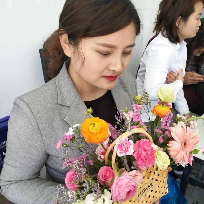 开美容院的媛媛