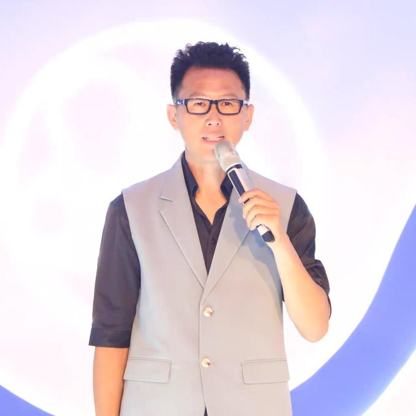 燕超（唱歌跑调）