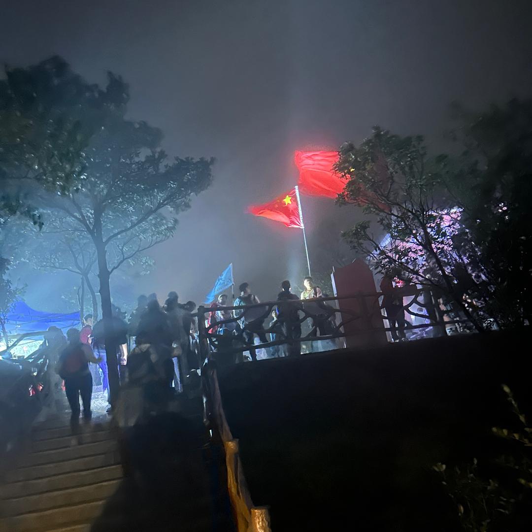爱吃烧烤的伟伟