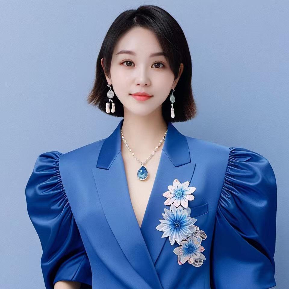 杨若依💋