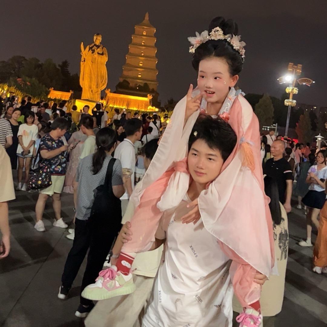 哆哆童装潮牌店