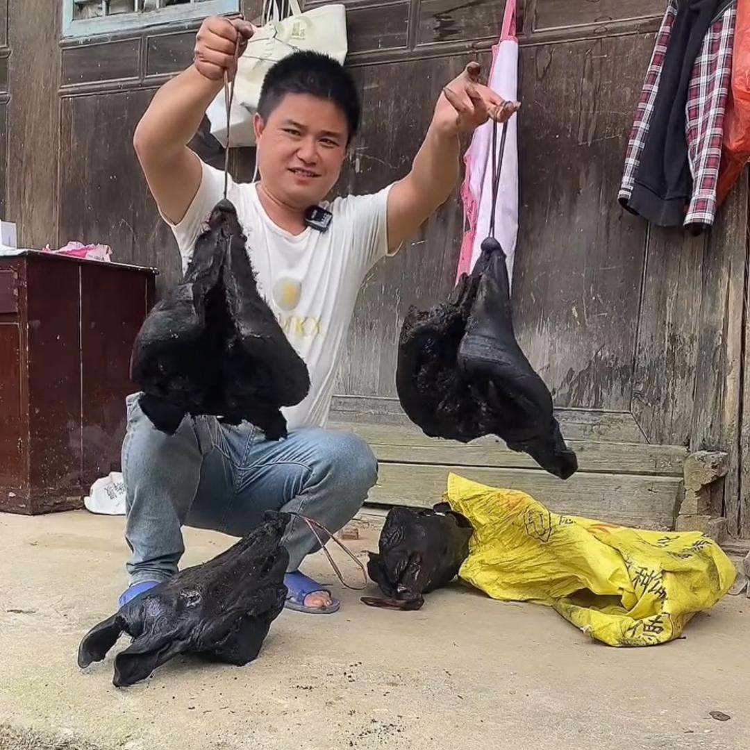 小山村佳伟