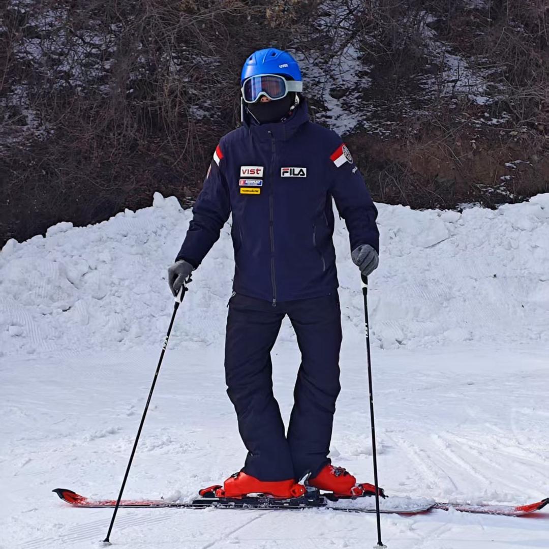 张瓦斯⛷️（滑雪教学）