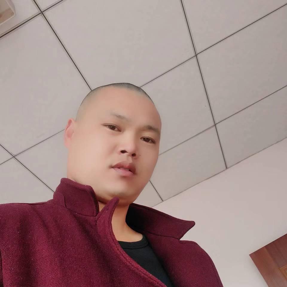 万伟