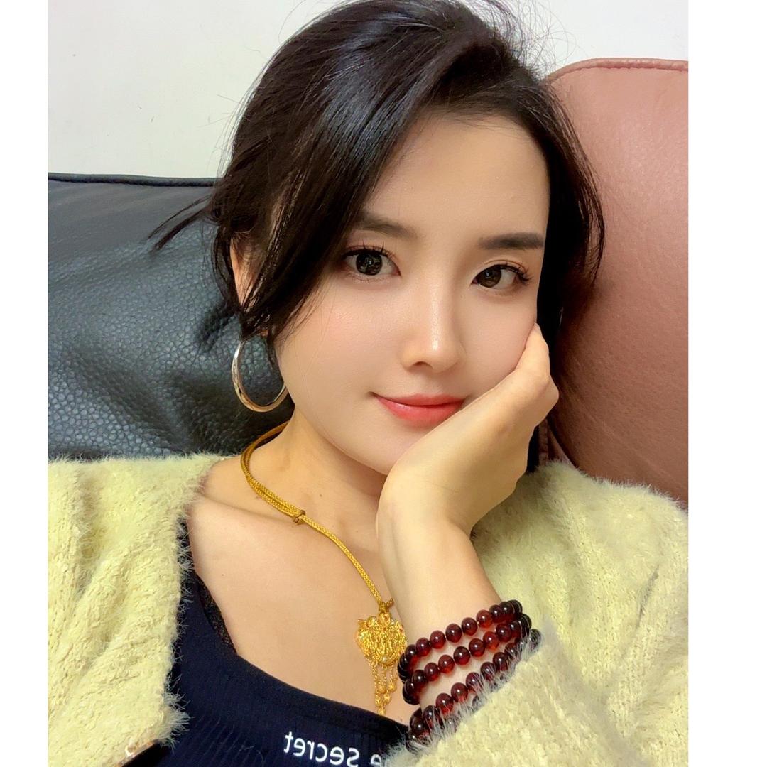 爱吃的小婷子