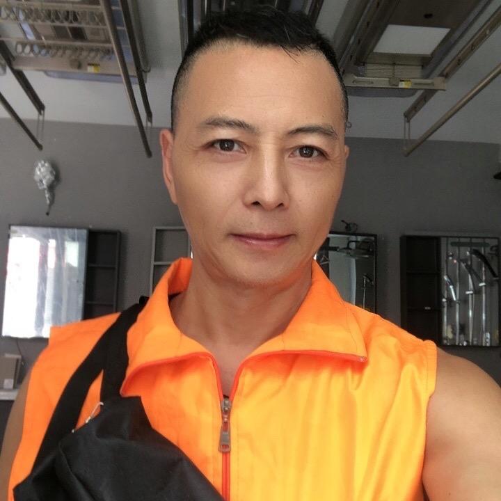 资阳安装维修兵师傅（定制阳台洗衣柜洗漱柜