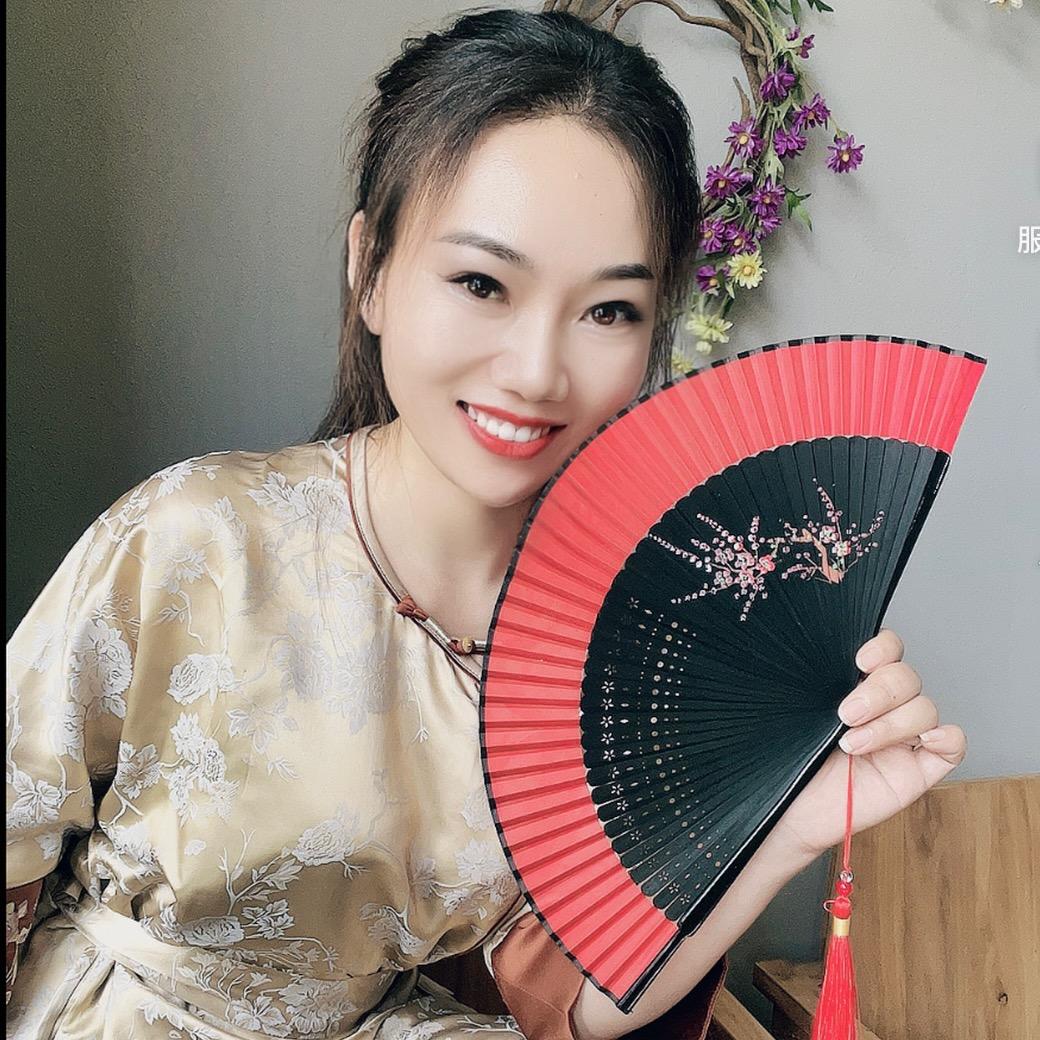 小何很奈斯·