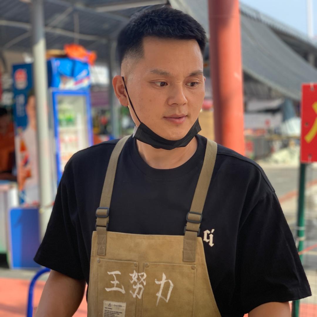 王努力的煎饼果子摊