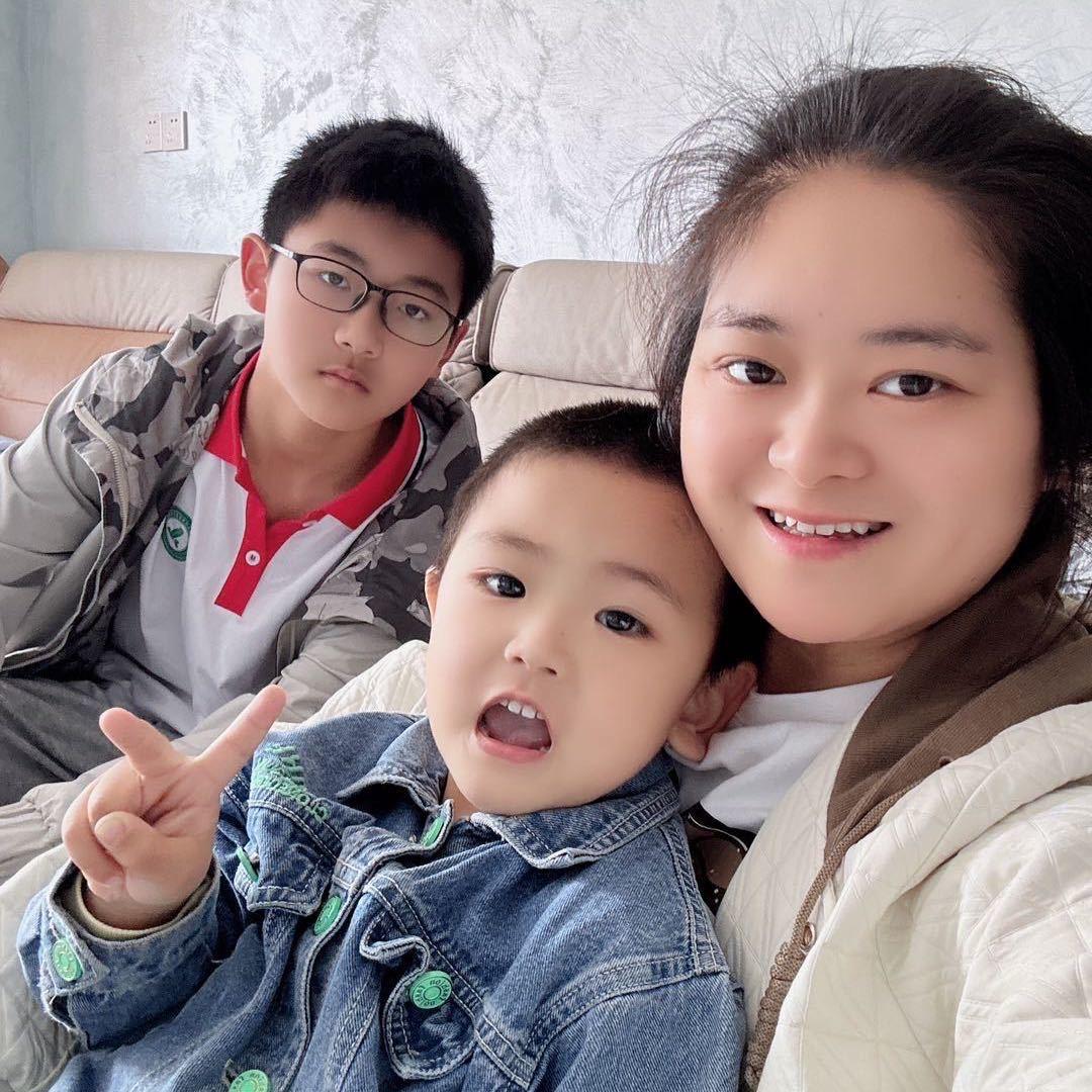 在石柱卖衣服的王妹儿