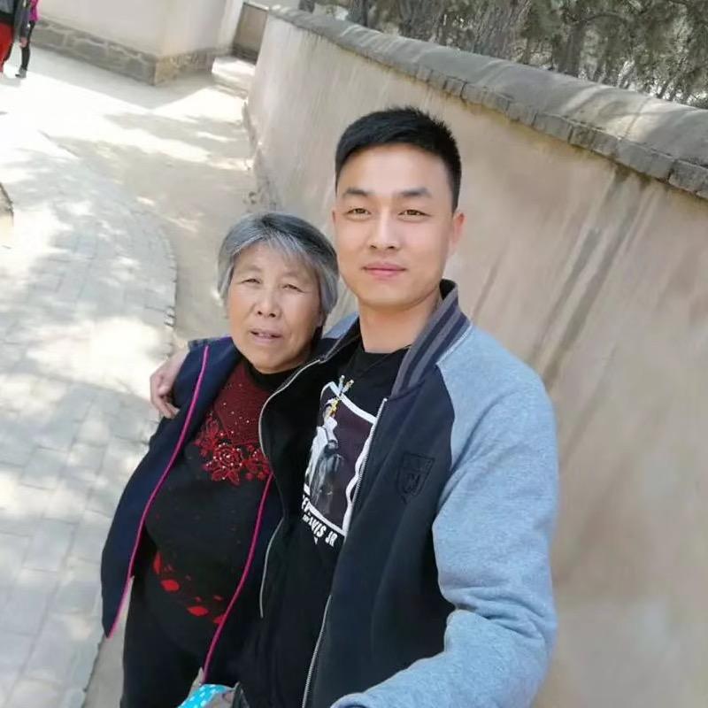 骑着自行车的人