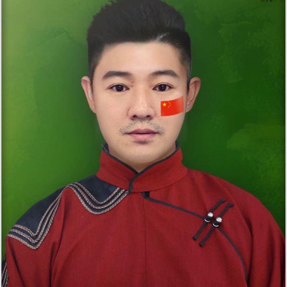 修手机的光头哥