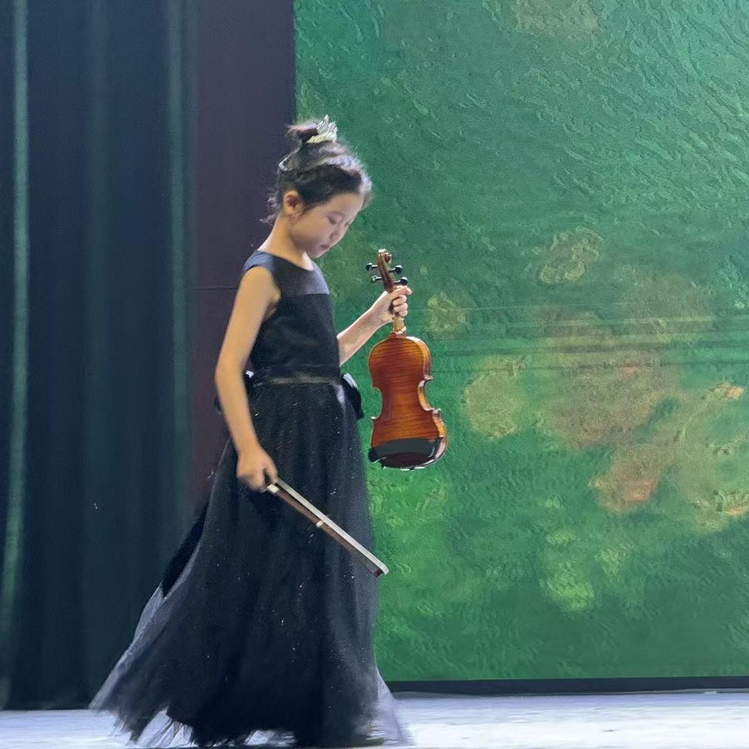 和如意一起学琴吧