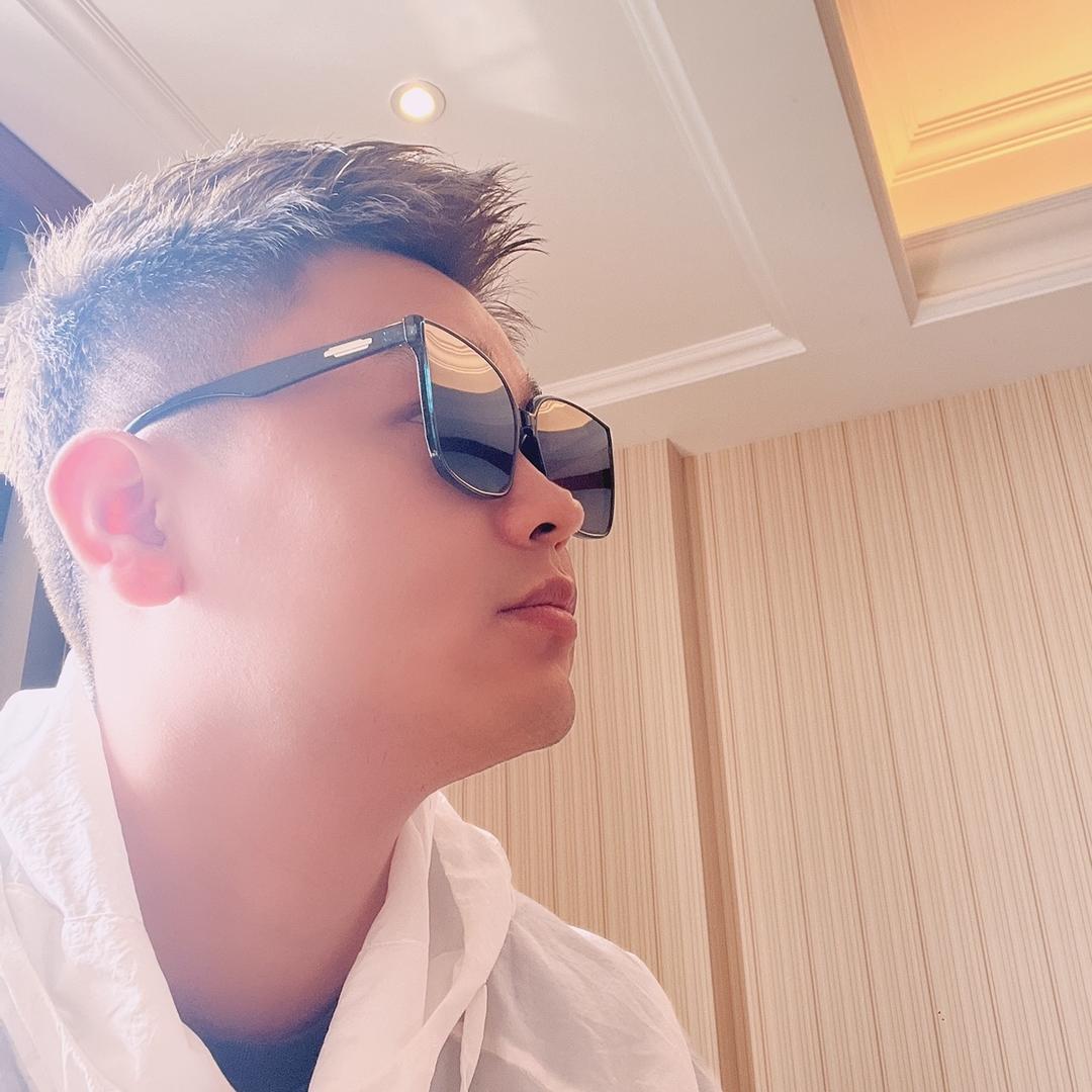 爱吃甜食的小伙。