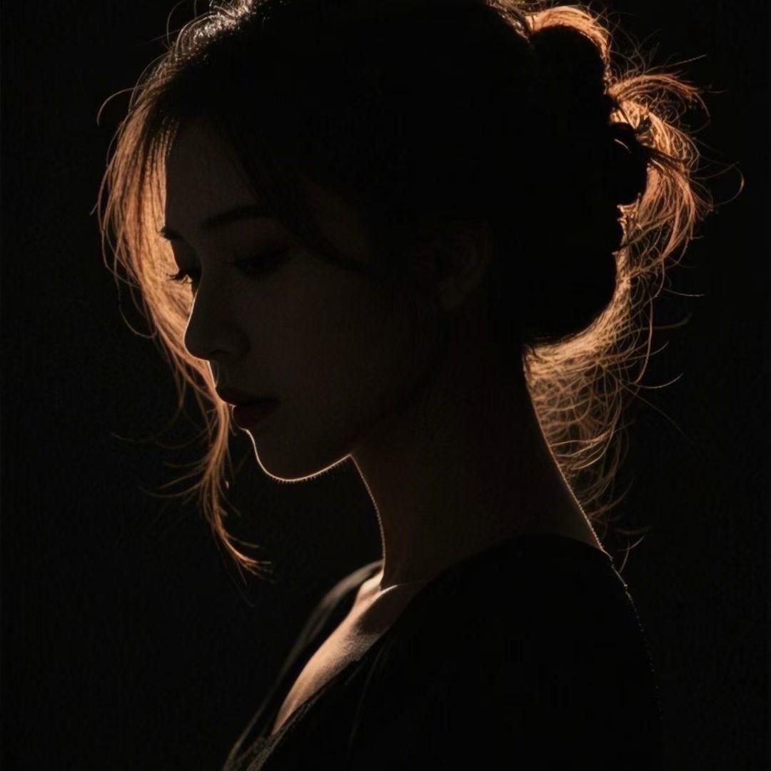 这个女的叫小美