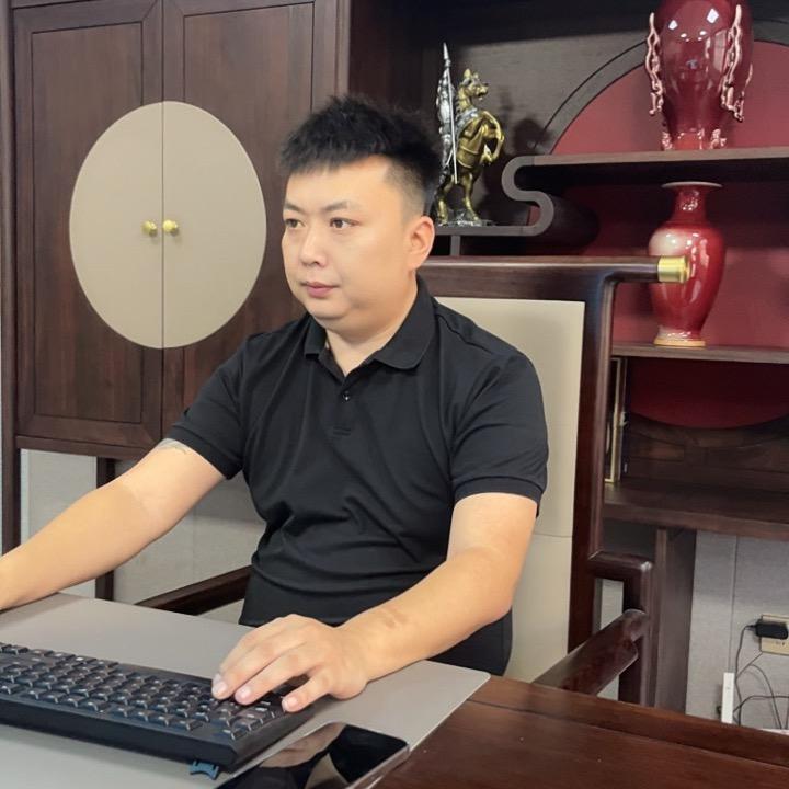 @李不凡