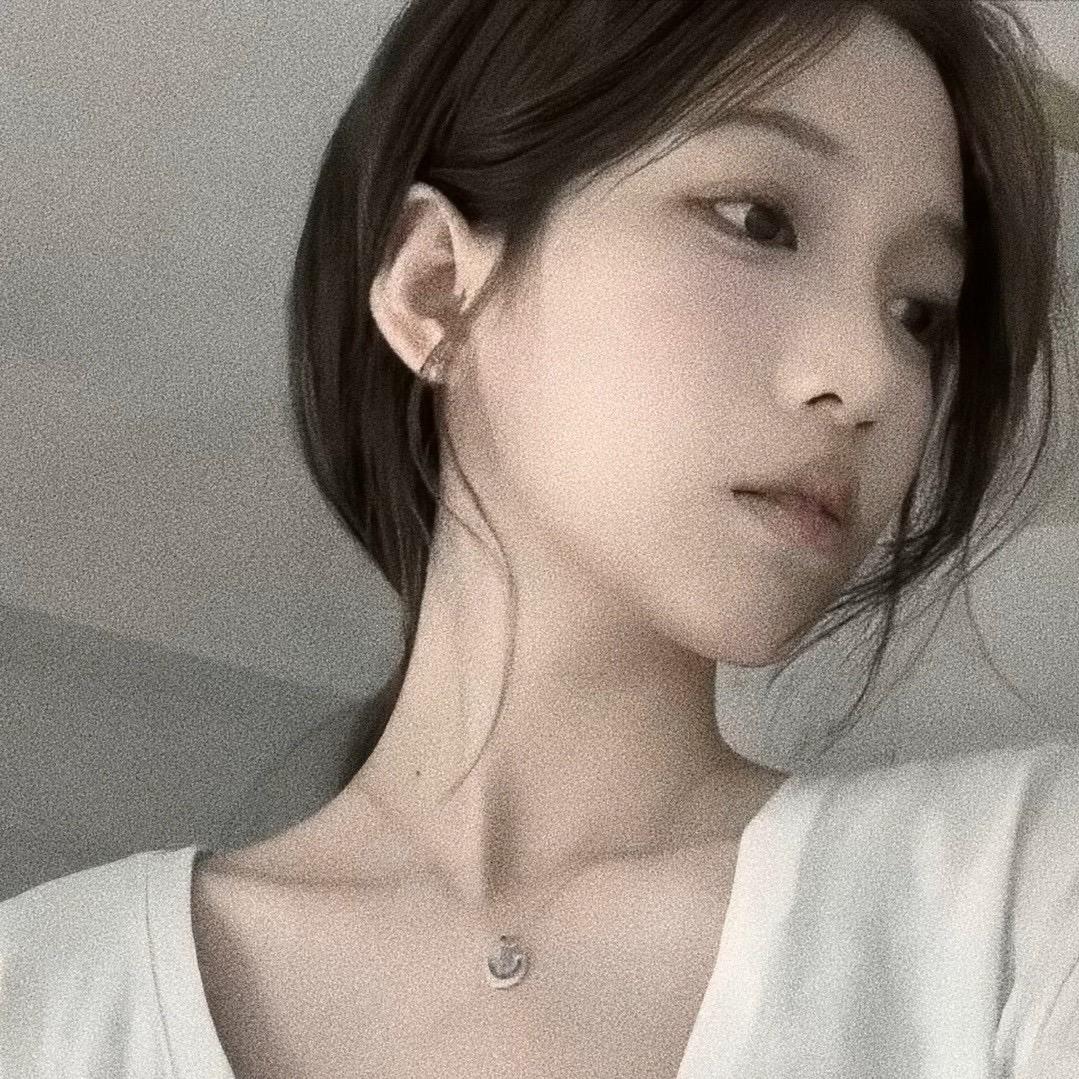 冰 馨.