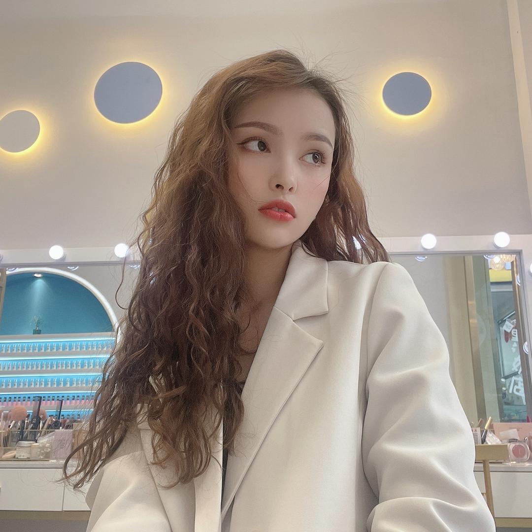 搓指甲的梅子呀～