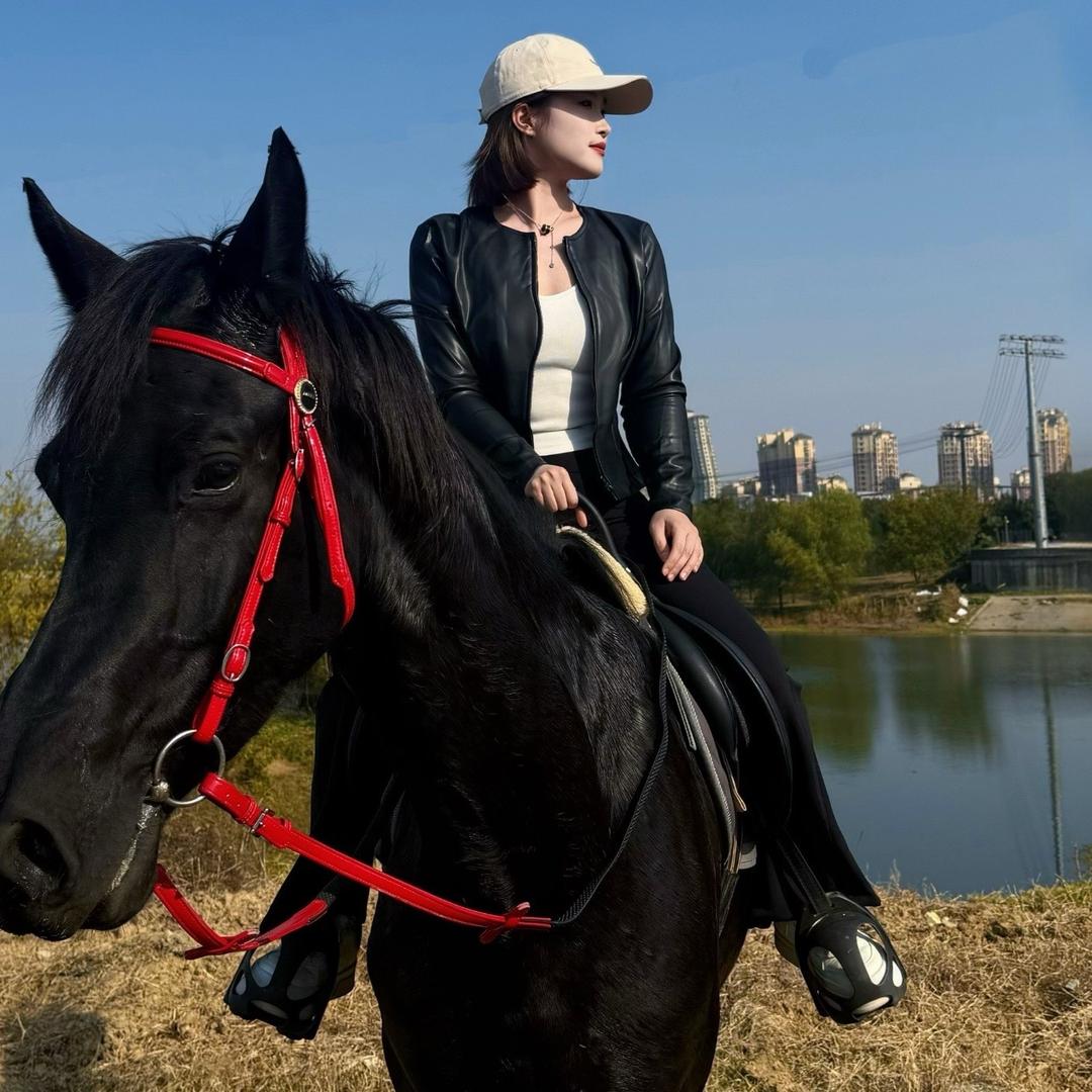 爱骑马的李大曼